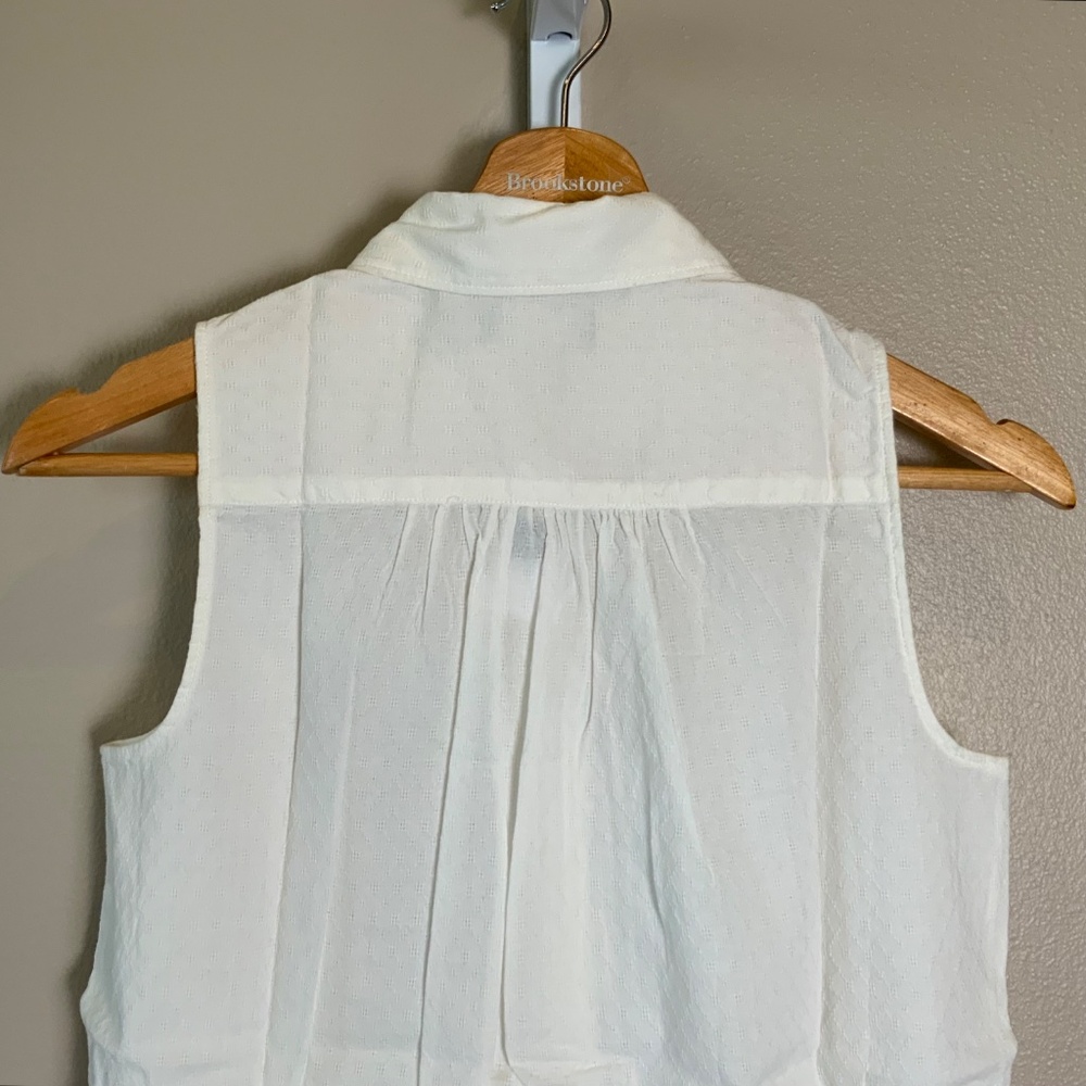 GAP Sleeveless Textured Collared Button Down Shir… - image 14
